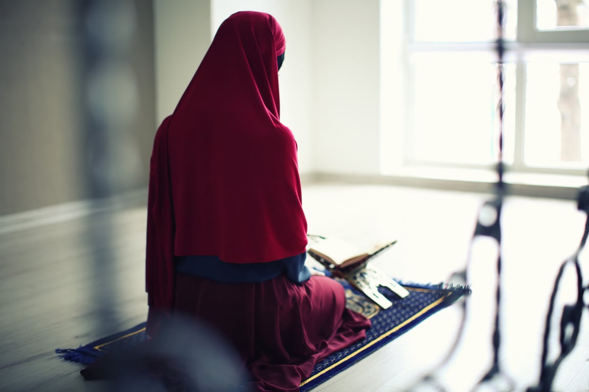 Islamic religious practice: Veiled Muslim woman sitting on a prayer rug, reading the Quran placed on a Quran stand. consistency in worship
prayer
reflection
Quran
Islam
faith
spiritual growth
The 52-Week Prayer Journal for Muslim
mindfulness
focus